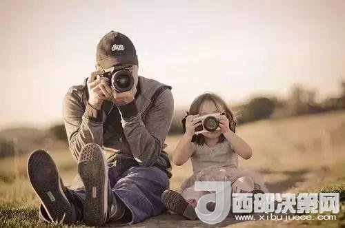 “曾子殺豬”故事在前，最近又有《父母說(shuō)好考了90分就去看海，被爽約后女孩離家出走》新聞在后。父母如果自己的行為“打臉”了，又怎么能在孩子面前掌握教育的主動(dòng)權(quán)。