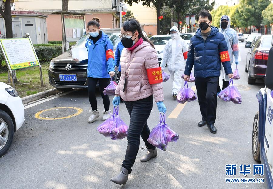 （新華全媒頭條·圖文互動）（10）“始終把人民群眾生命安全和身體健康放在第一位”——中國抗疫彰顯“生命至上、人民至上”理念