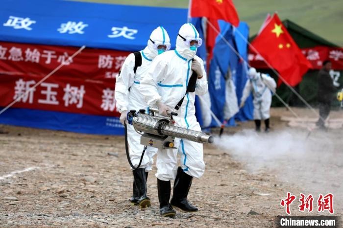 圖為進行現(xiàn)場消毒。青海省應(yīng)急廳