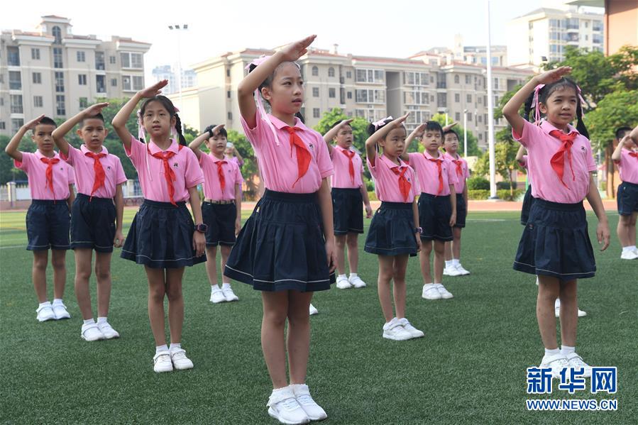 (教育)(1)南寧:開學(xué)啦